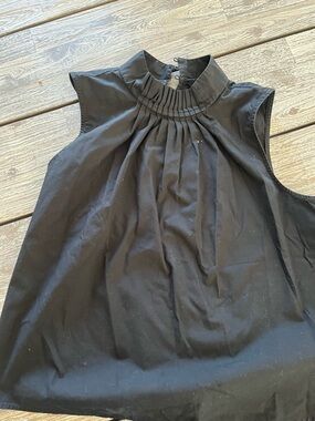 BANANA REPUBLIC black sleeveless blouse, size M.
